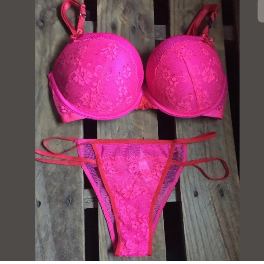 Victoria’s Secret Very Sexy Padded demi Itsy Bra